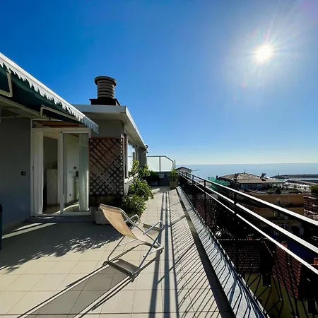 50 Mt Dalle Spiagge, Attico Vista Mare Apartment *